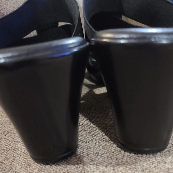 Italian Shoemakers black slides size 8.5 - Picture 4 of 6